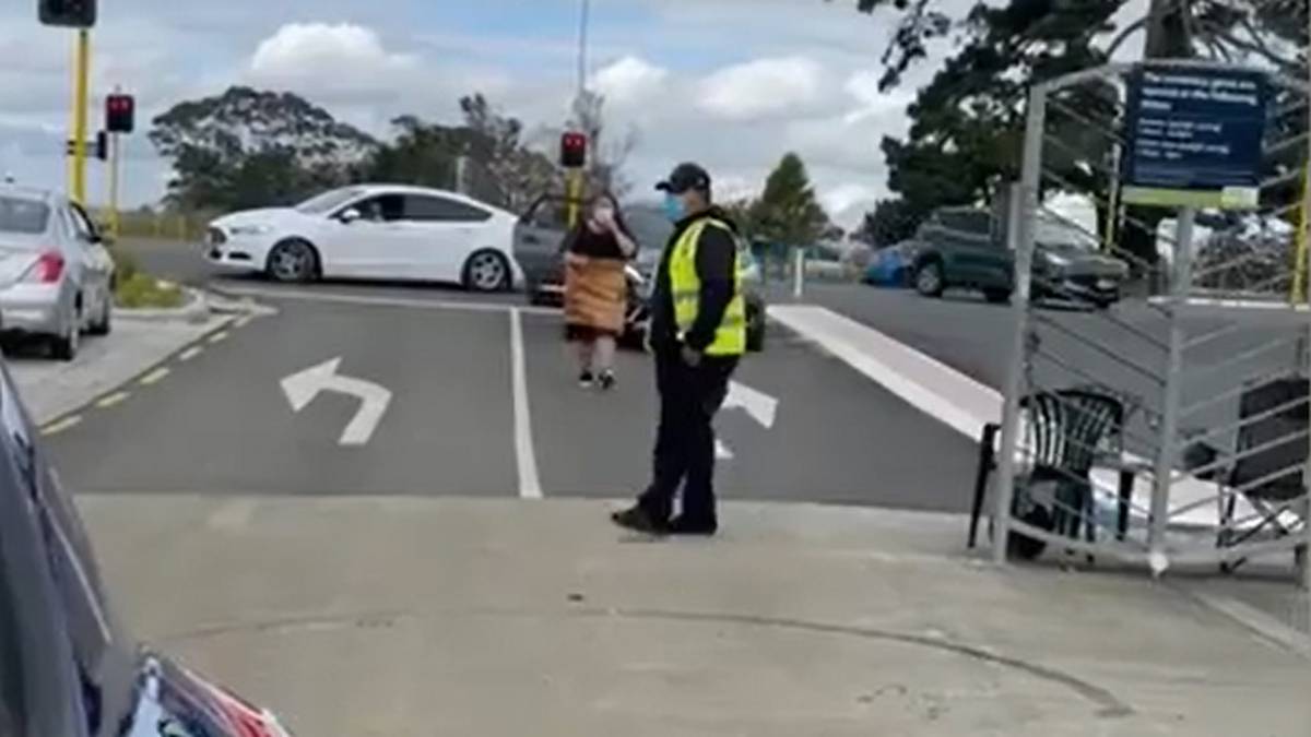 Covid 19 coronavirus Delta outbreak: Heartbreaking video shows reality of lockdown funerals – NZ Herald